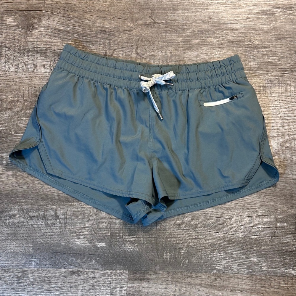Vuori Clementine Running Shorts Eucalyptus Green Womens Small Zip Pocket Dolphin